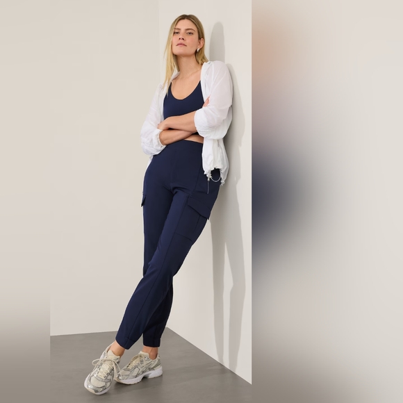 NWT Athleta ENDLESS HIGH RISE CARGO PANT Color: Navy (Tall) Size 4 - Picture 6 of 7